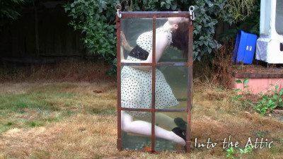 Intotheattic – Naomi (Posted – 10-06-2011)